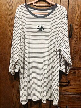 Super Soft Torrid 5 Striped Eye Embroidery Top 5x White & Black Long Sleeve